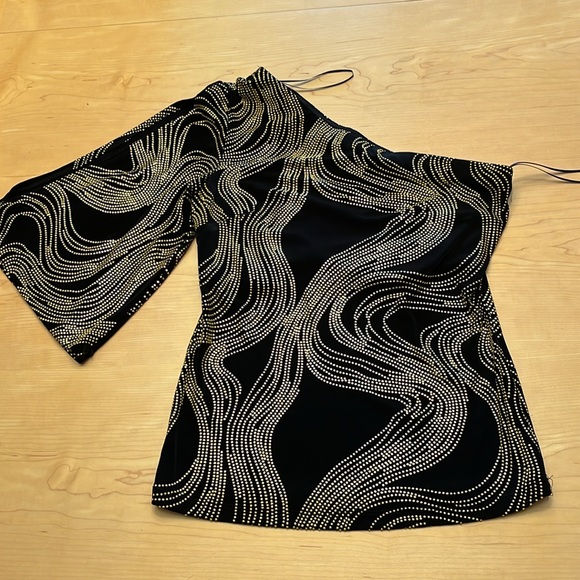 Cache Black One Sleeve Top with Gold Swirl Stud Design Sz M - Picture 7 of 14